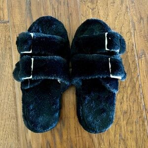 Women's Black Fuzzy Faux Fur Slippers